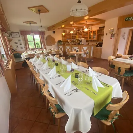 Trautenburg Stub'n Fogadó Leutschach