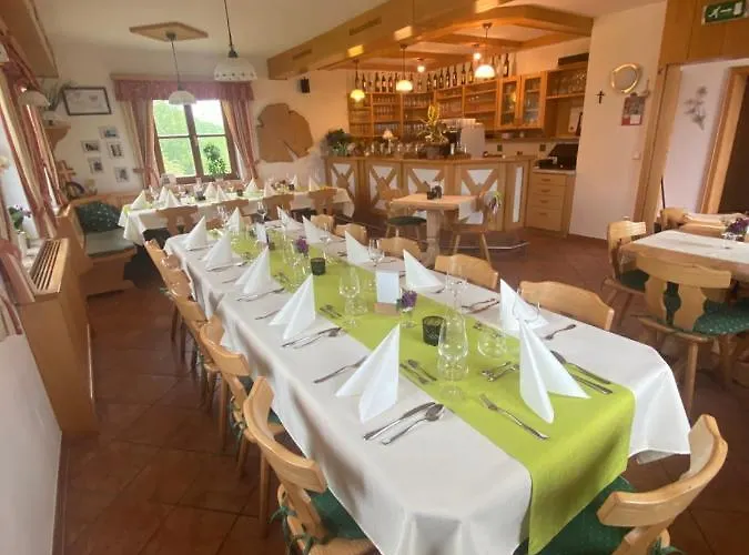 Trautenburg Stub'n Värdshus Leutschach